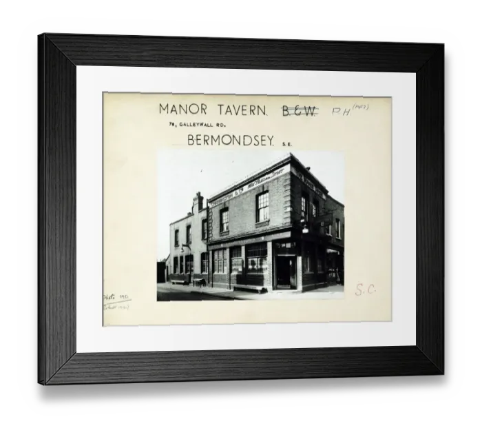 Framed Print : Photograph of Manor Tavern, Bermondsey, London Framed Print : Photograph of Manor Tavern, Bermondsey, London