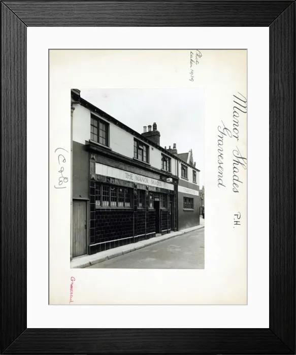 Framed Print : Photograph of Manor Shades PH, Gravesend, Kent Framed Print : Photograph of Manor Shades PH, Gravesend, Kent