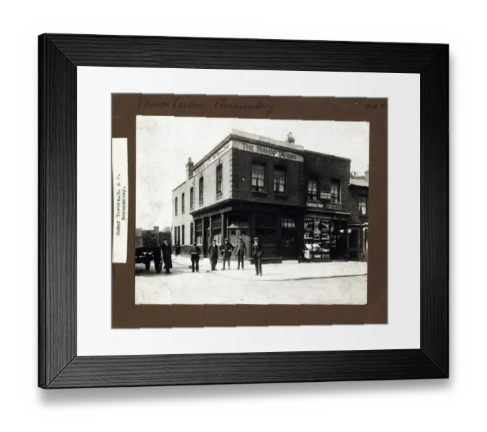 Framed Print : Photograph of Manor Tavern, Bermondsey, London Framed Print : Photograph of Manor Tavern, Bermondsey, London