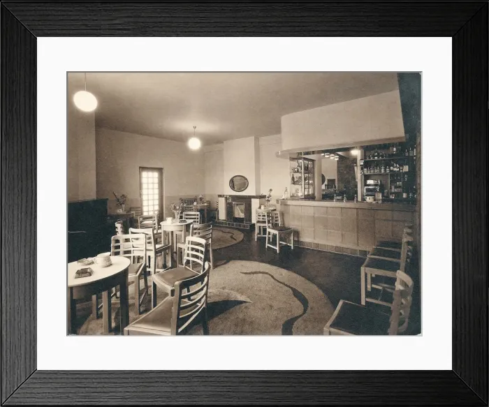Framed Print : Photograph of Marlborough Arms, Old Kent Road, London Framed Print : Photograph of Marlborough Arms, Old Kent Road, London