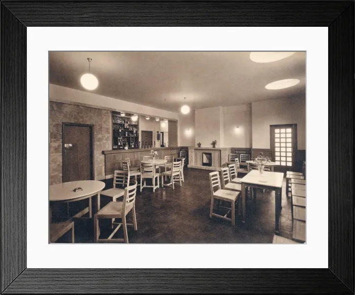 Framed Print : Photograph of Marlborough Arms, Old Kent Road, London Framed Print : Photograph of Marlborough Arms, Old Kent Road, London