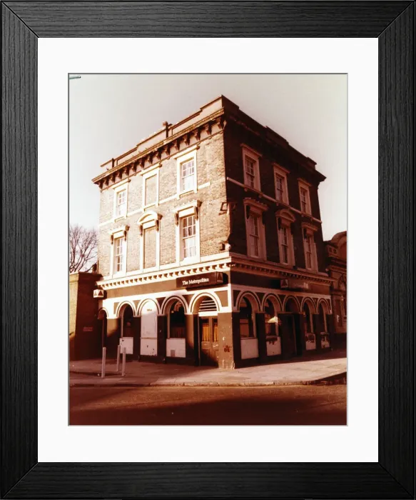 Framed Print : Photograph of Metropolitan PH, Westbourne Park, London Framed Print : Photograph of Metropolitan PH, Westbourne Park, London