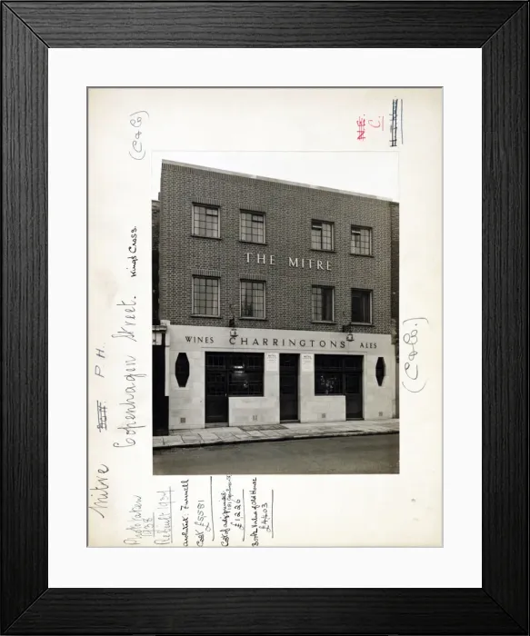 Framed Print : Photograph of Mitre PH, Kings Cross, London Framed Print : Photograph of Mitre PH, Kings Cross, London