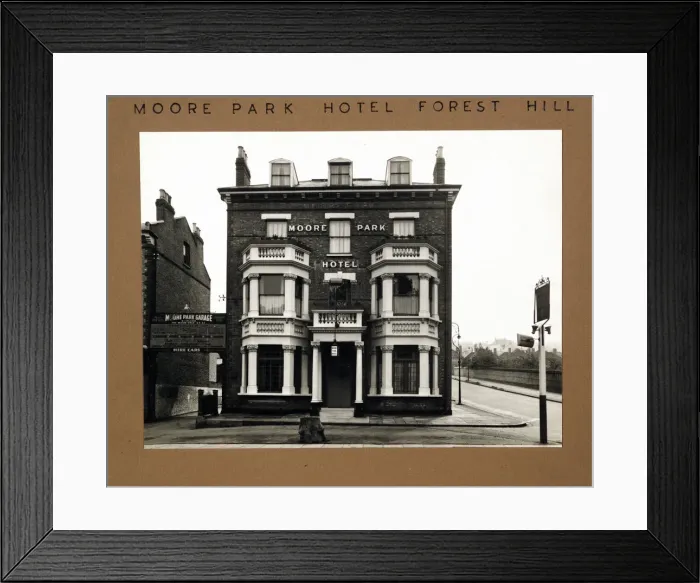 Framed Print : Photograph of Moore Park Hotel, Forest Hill, London Framed Print : Photograph of Moore Park Hotel, Forest Hill, London