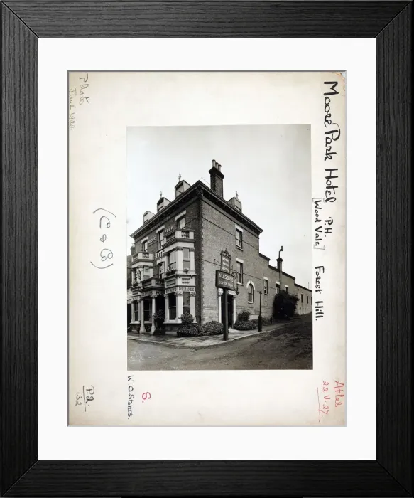 Framed Print : Photograph of Moore Park Hotel, Forest Hill, London Framed Print : Photograph of Moore Park Hotel, Forest Hill, London