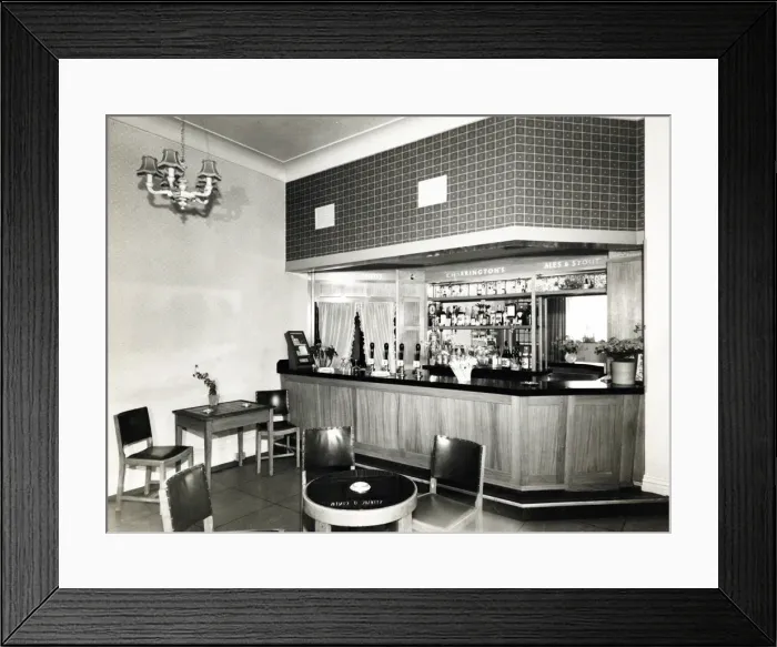 Framed Print : Photograph of Moore Park Hotel, Forest Hill, London Framed Print : Photograph of Moore Park Hotel, Forest Hill, London
