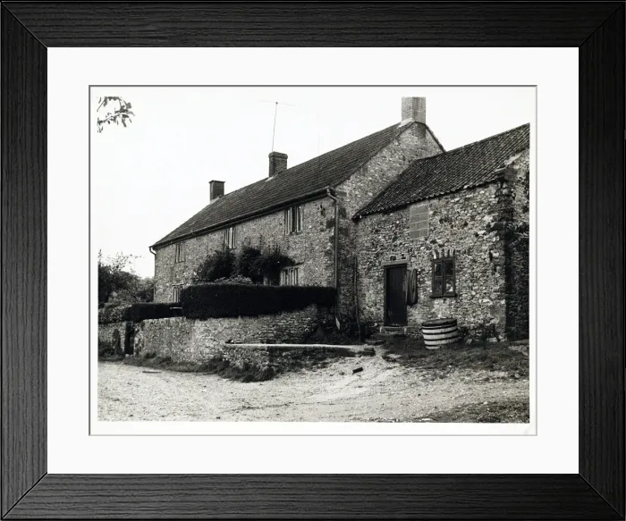 Framed Print : Photograph of New Inn, Chard, Somerset Framed Print : Photograph of New Inn, Chard, Somerset
