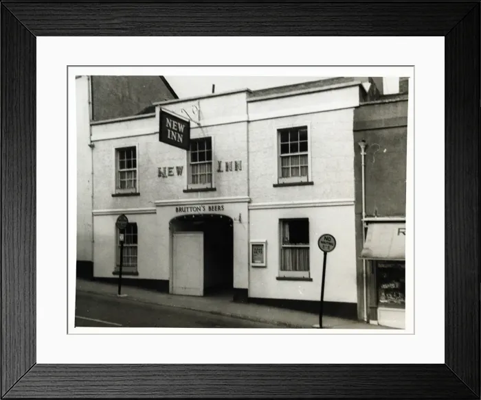 Framed Print : Photograph of New Inn, Lyme Regis, Dorset Framed Print : Photograph of New Inn, Lyme Regis, Dorset
