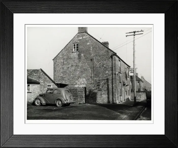 Framed Print : Photograph of New Inn, South Petherton, Somerset Framed Print : Photograph of New Inn, South Petherton, Somerset