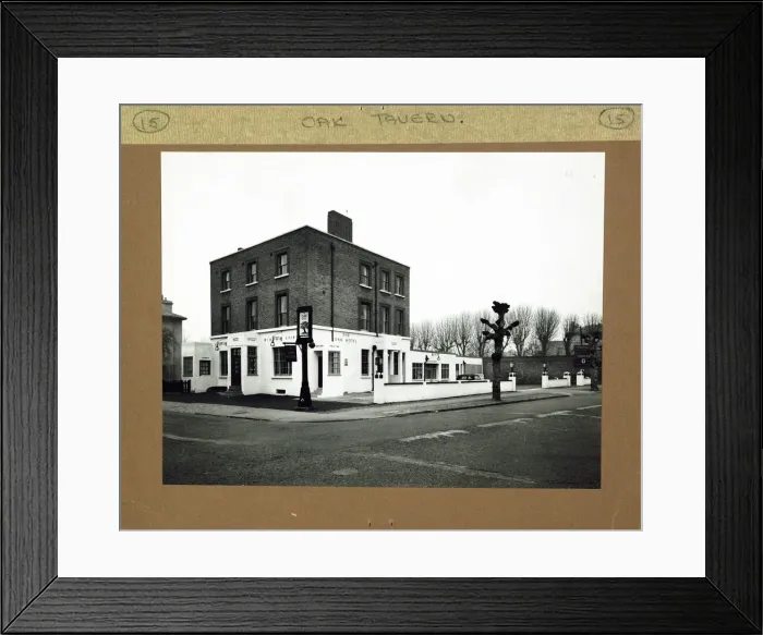 Framed Print : Photograph of Oak Tavern, Surbiton, Surrey Framed Print : Photograph of Oak Tavern, Surbiton, Surrey
