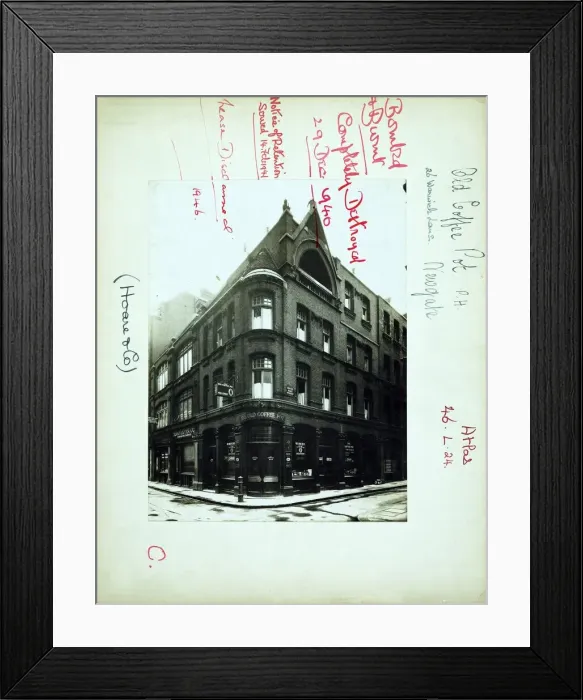 Framed Print : Photograph of Old Coffee Pot PH, Newgate, London