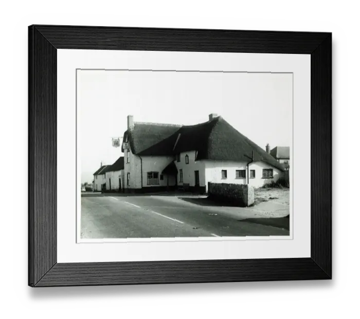 Framed Print : Photograph of Old Inn, Axminster, Somerset Framed Print : Photograph of Old Inn, Axminster, Somerset