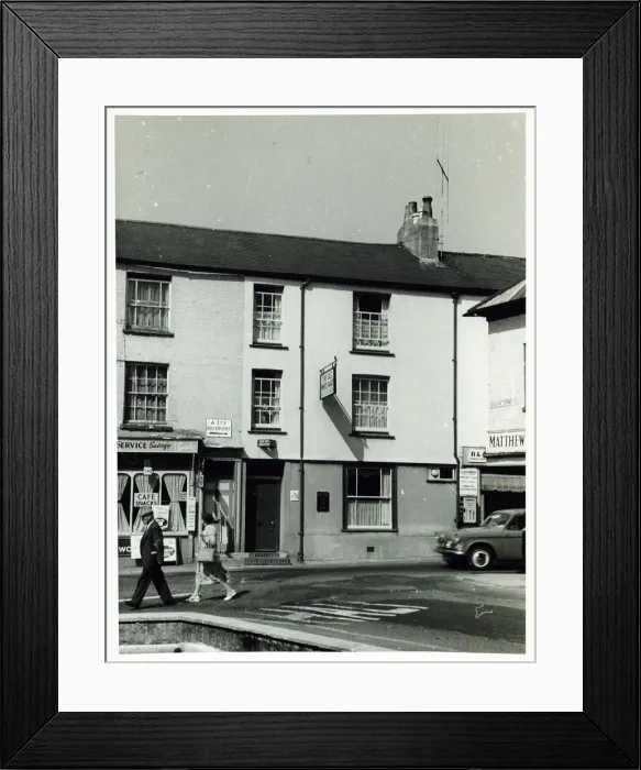 Framed Print : Photograph of Old White Hart Hotel, Axminster, Somerset Framed Print : Photograph of Old White Hart Hotel, Axminster, Somerset