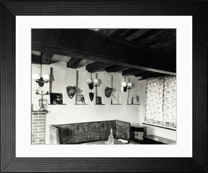 Framed Print : Photograph of Olde Six Bells PH, Horley, Sussex Framed Print : Photograph of Olde Six Bells PH, Horley, Sussex