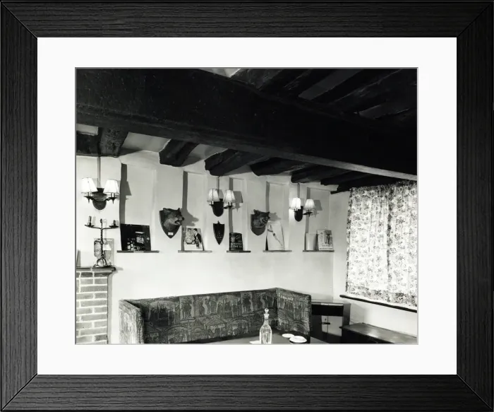 Framed Print : Photograph of Olde Six Bells PH, Horley, Sussex Framed Print : Photograph of Olde Six Bells PH, Horley, Sussex