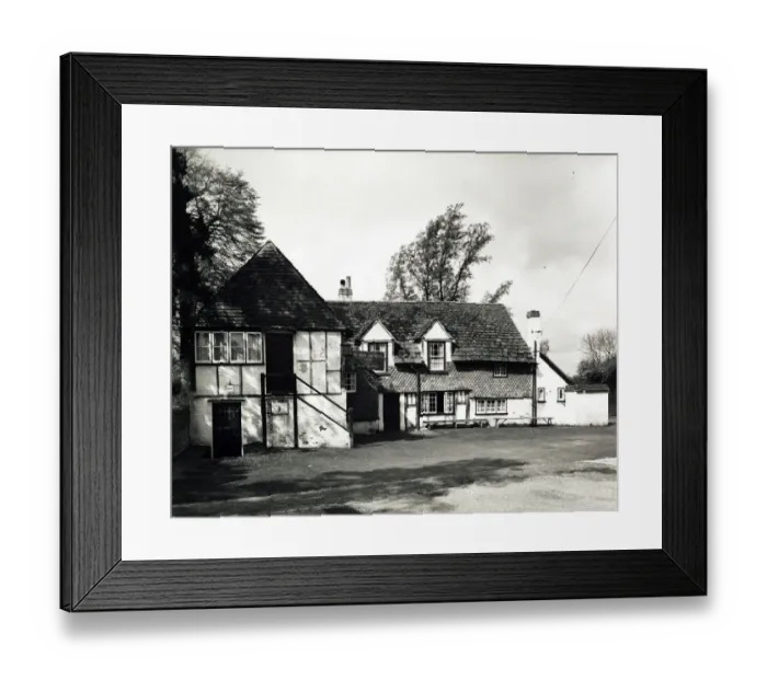 Framed Print : Photograph of Olde Six Bells PH, Horley, Sussex Framed Print : Photograph of Olde Six Bells PH, Horley, Sussex