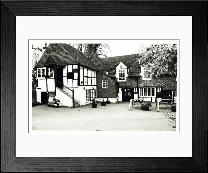 Framed Print : Photograph of Olde Six Bells PH, Horley, Sussex Framed Print : Photograph of Olde Six Bells PH, Horley, Sussex