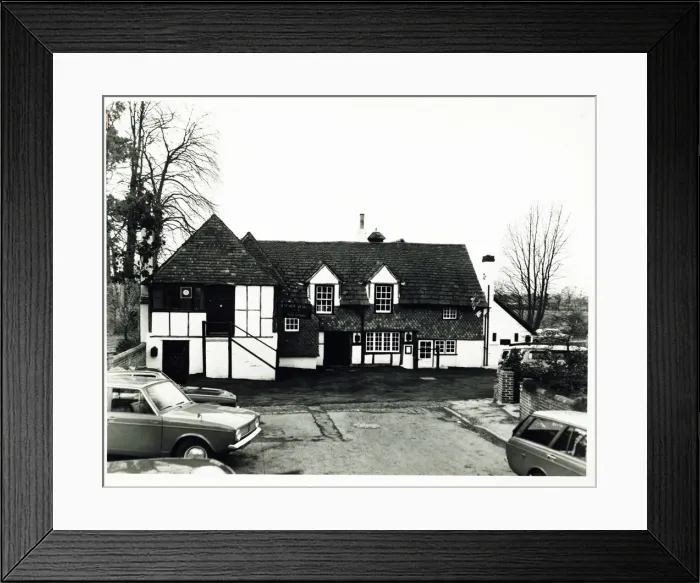 Framed Print : Photograph of Olde Six Bells PH, Horley, Sussex Framed Print : Photograph of Olde Six Bells PH, Horley, Sussex