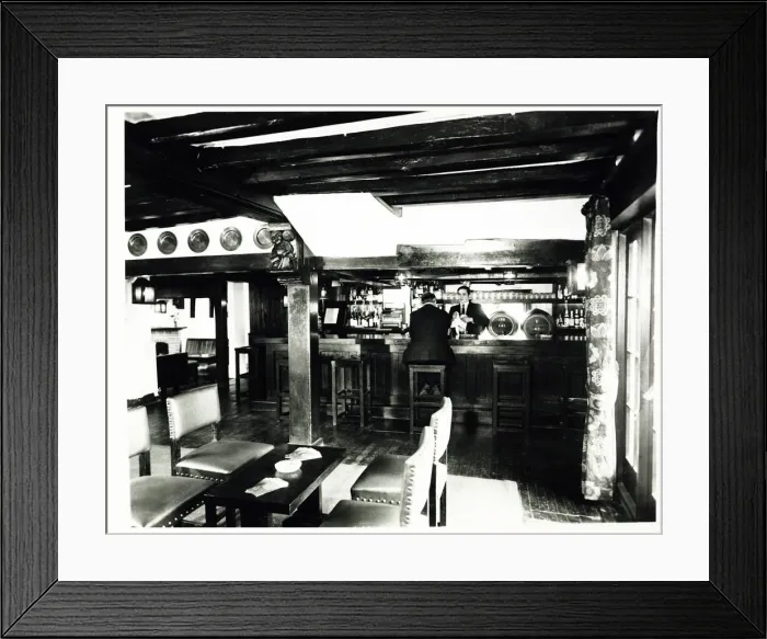 Framed Print : Photograph of Olde Six Bells PH, Horley, Sussex Framed Print : Photograph of Olde Six Bells PH, Horley, Sussex