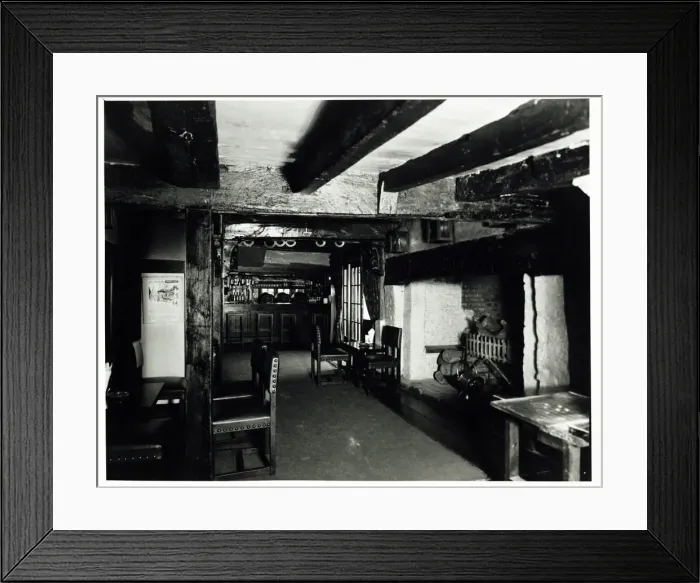Framed Print : Photograph of Olde Six Bells PH, Horley, Sussex Framed Print : Photograph of Olde Six Bells PH, Horley, Sussex