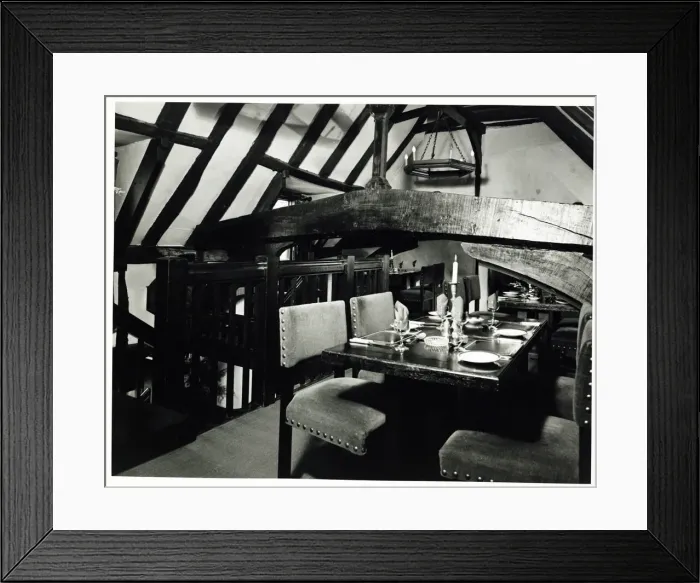 Framed Print : Photograph of Olde Six Bells PH, Horley, Sussex Framed Print : Photograph of Olde Six Bells PH, Horley, Sussex