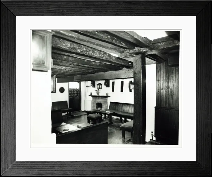 Framed Print : Photograph of Olde Six Bells PH, Horley, Sussex Framed Print : Photograph of Olde Six Bells PH, Horley, Sussex