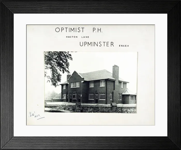 Framed Print : Photograph of Optimist PH, Upminster, Greater London Framed Print : Photograph of Optimist PH, Upminster, Greater London