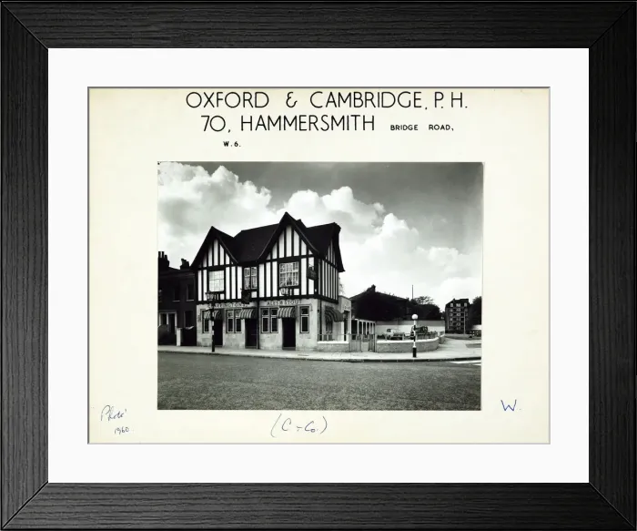 Framed Print : Photograph of Oxford & Cambridge PH, Hammersmith, London Framed Print : Photograph of Oxford & Cambridge PH, Hammersmith, London