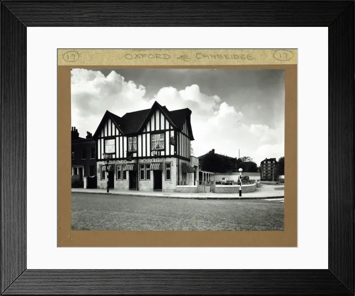 Framed Print : Photograph of Oxford & Cambridge PH, Hammersmith, London Framed Print : Photograph of Oxford & Cambridge PH, Hammersmith, London
