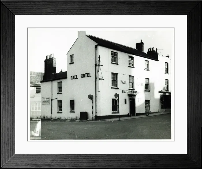 Framed Print : Photograph of Pall Hotel, Yeovil, Somerset Framed Print : Photograph of Pall Hotel, Yeovil, Somerset