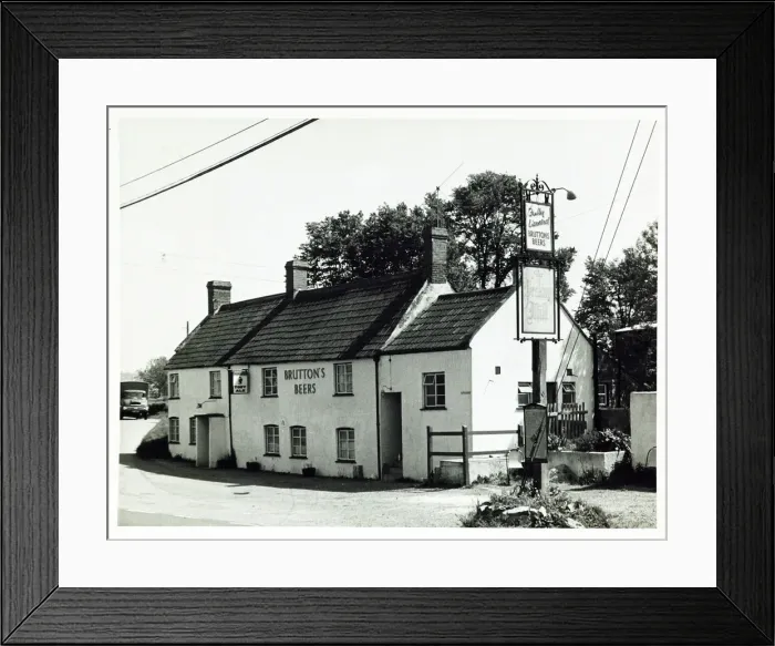 Framed Print : Photograph of Pecking Mill PH, Evercreech, Somerset Framed Print : Photograph of Pecking Mill PH, Evercreech, Somerset