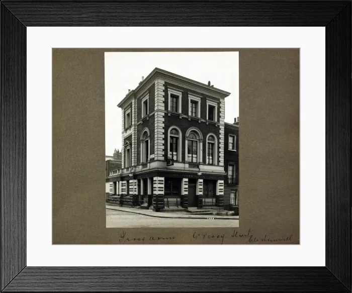 Framed Print : Photograph of Percy Arms, Clerkenwell, London Framed Print : Photograph of Percy Arms, Clerkenwell, London