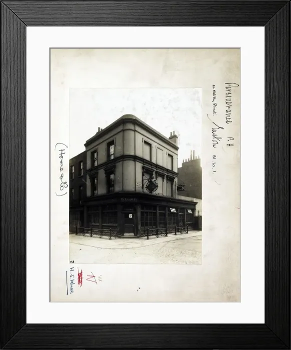 Framed Print : Photograph of Perseverance PH, Euston, London Framed Print : Photograph of Perseverance PH, Euston, London