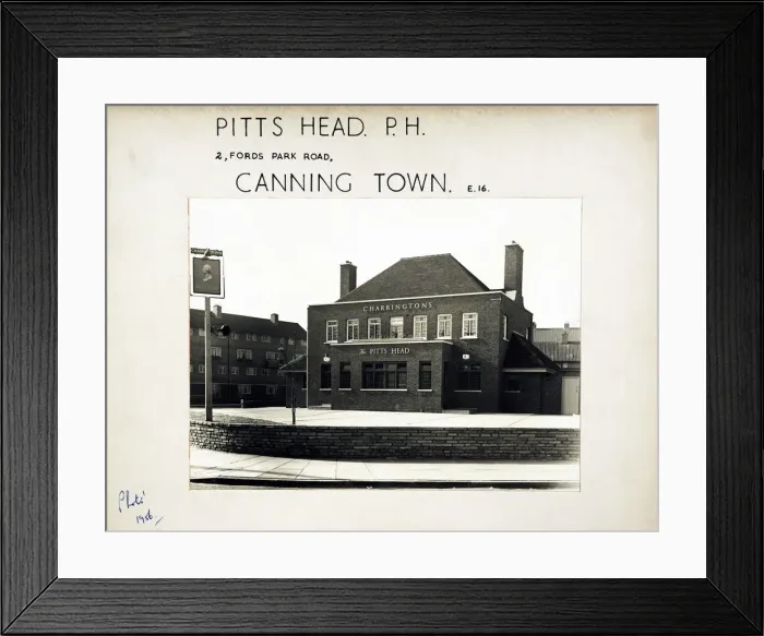 Framed Print : Photograph of Pitts Head PH, Canning Town, London Framed Print : Photograph of Pitts Head PH, Canning Town, London