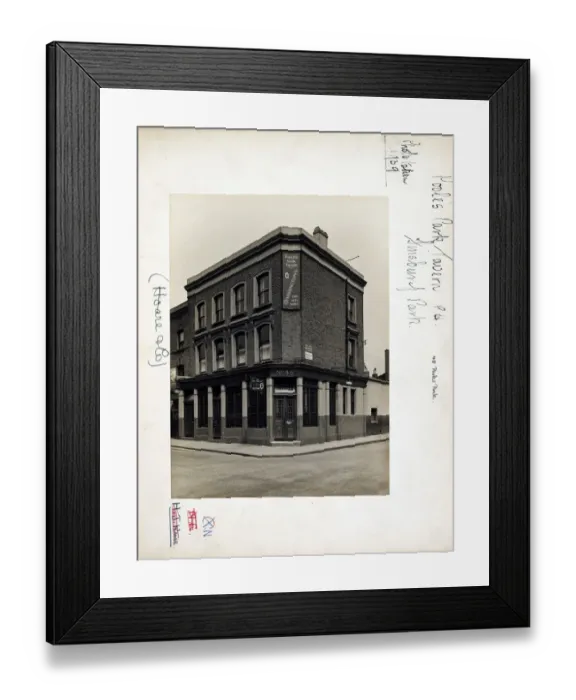 Framed Print : Photograph of Pooles Park Tavern, Finsbury Park, London Framed Print : Photograph of Pooles Park Tavern, Finsbury Park, London