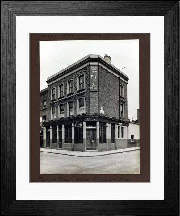 Framed Print : Photograph of Pooles Park Tavern, Finsbury Park, London Framed Print : Photograph of Pooles Park Tavern, Finsbury Park, London