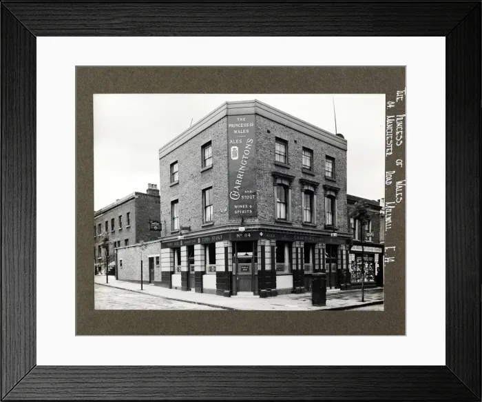 Framed Print : Photograph of Princess Of Wales PH, Millwall, London Framed Print : Photograph of Princess Of Wales PH, Millwall, London