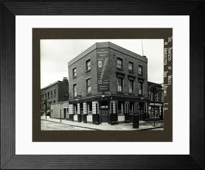 Framed Print : Photograph of Princess Of Wales PH, Millwall, London Framed Print : Photograph of Princess Of Wales PH, Millwall, London