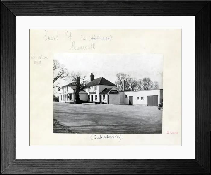 Framed Print : Photograph of Quart Pot PH, Runwell, Essex Framed Print : Photograph of Quart Pot PH, Runwell, Essex