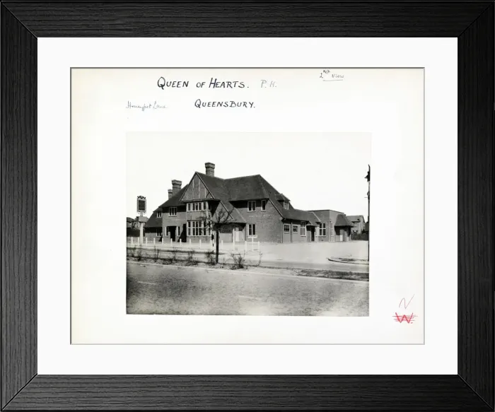Framed Print : Photograph of Queen Of Hearts PH, Queensbury, Greater London Framed Print : Photograph of Queen Of Hearts PH, Queensbury, Greater London