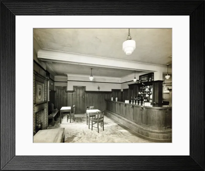 Framed Print : Photograph of Queen Victoria PH, Tooting, London Framed Print : Photograph of Queen Victoria PH, Tooting, London