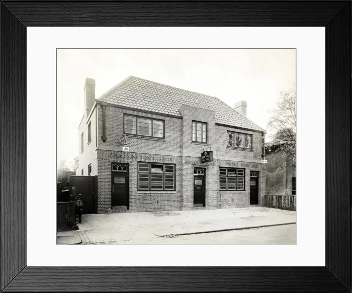 Framed Print : Photograph of Queen Victoria PH, Tooting, London Framed Print : Photograph of Queen Victoria PH, Tooting, London