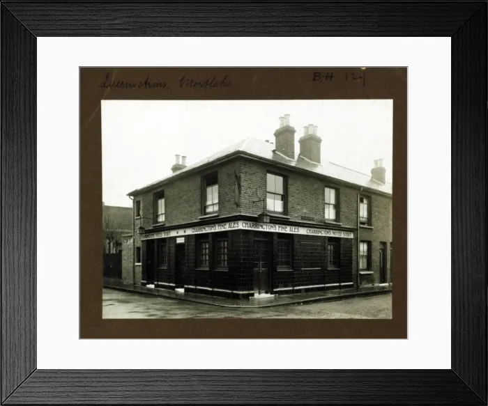 Framed Print : Photograph of Queens Arms, Mortlake, London Framed Print : Photograph of Queens Arms, Mortlake, London