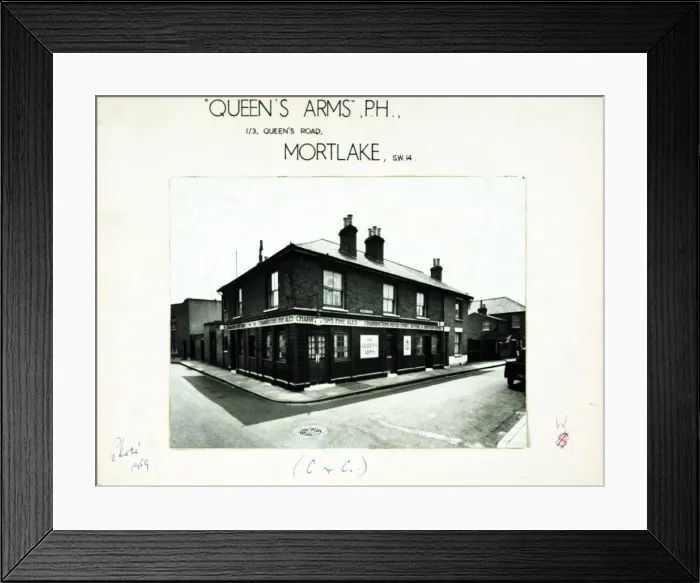 Framed Print : Photograph of Queens Arms, Mortlake, London Framed Print : Photograph of Queens Arms, Mortlake, London