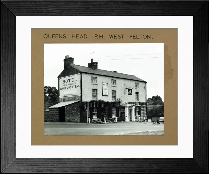 Framed Print : Photograph of Queens Head PH, Oswestry, Shropshire Framed Print : Photograph of Queens Head PH, Oswestry, Shropshire