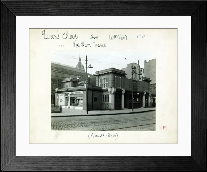 Framed Print : Photograph of Queens Head PH, Stratford, London Framed Print : Photograph of Queens Head PH, Stratford, London