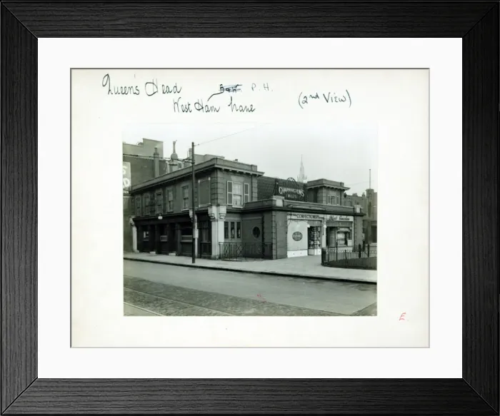Framed Print : Photograph of Queens Head PH, Stratford, London Framed Print : Photograph of Queens Head PH, Stratford, London