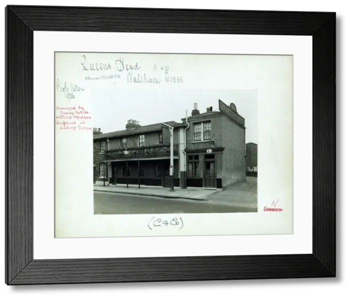 Framed Print : Photograph of Queens Head PH, Waltham Cross, Greater London Framed Print : Photograph of Queens Head PH, Waltham Cross, Greater London