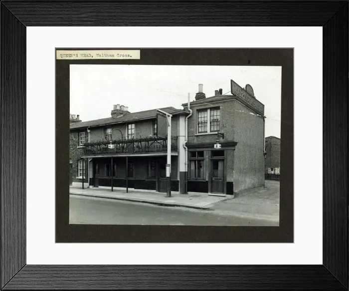 Framed Print : Photograph of Queens Head PH, Waltham Cross, Greater London Framed Print : Photograph of Queens Head PH, Waltham Cross, Greater London