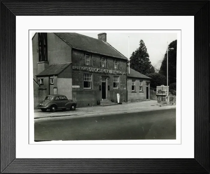 Framed Print : Photograph of Quicksilver Inn, Yeovil, Somerset Framed Print : Photograph of Quicksilver Inn, Yeovil, Somerset
